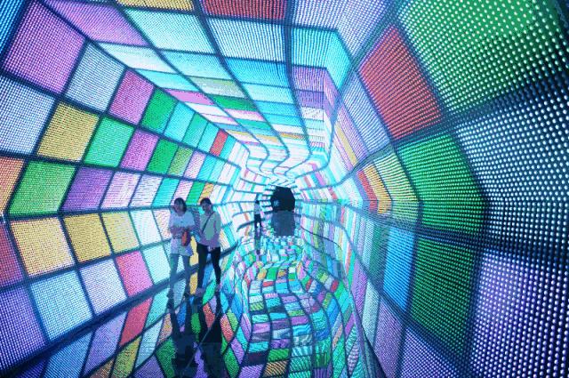 美！梦幻时光隧道惊现广州，穿越星际不是梦，重点还免费！