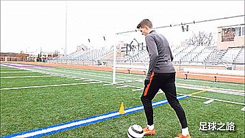 实况足球2020马赛回旋过人技巧,足球马赛回旋过人教学