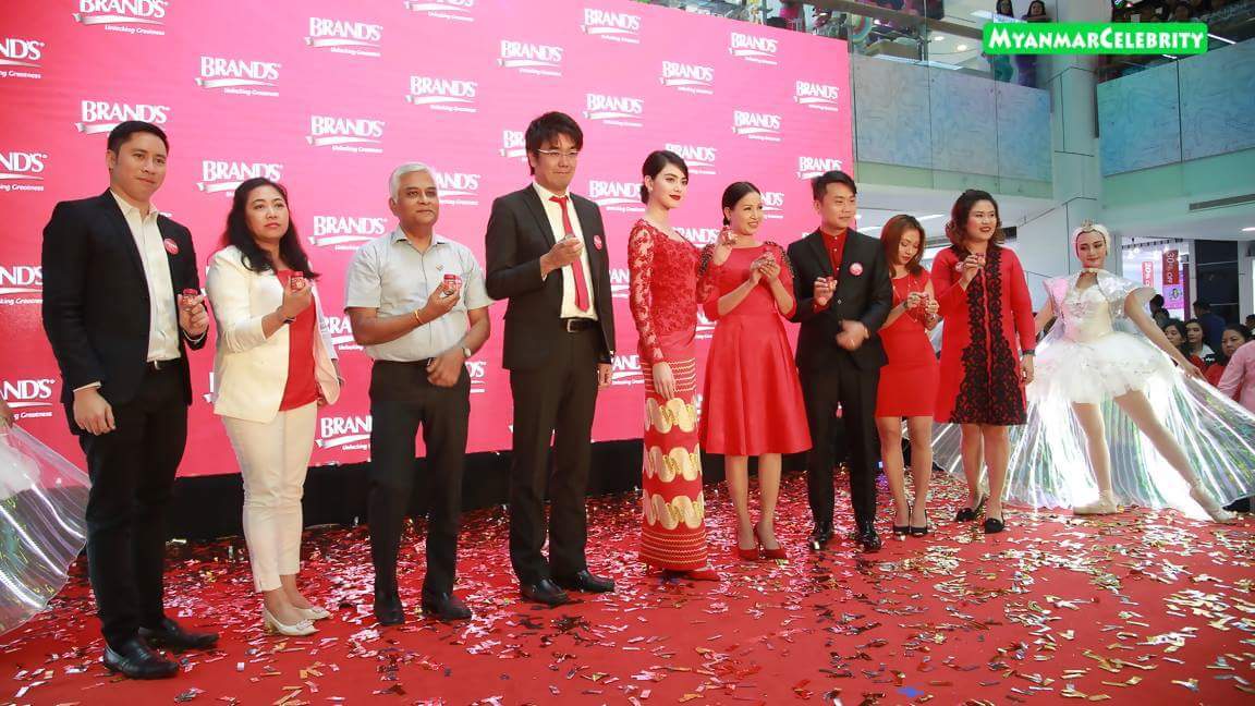 泰星mai橘色,泰星mai机场与粉丝互动