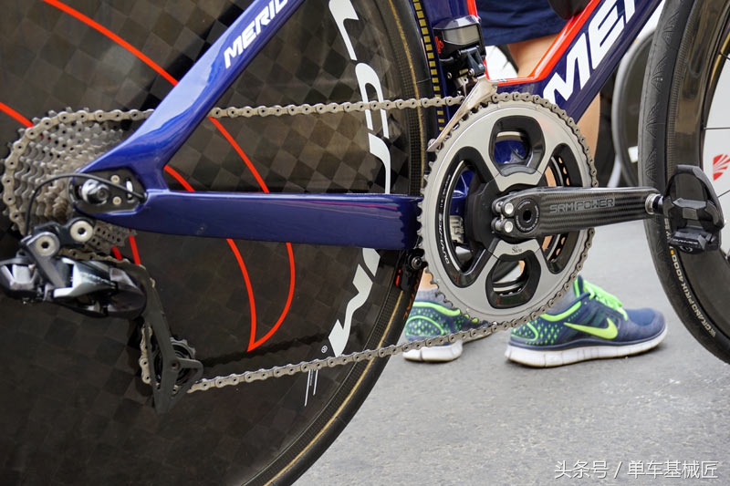 argon18明显今年设计费没给够，美利达依然保持了凌乱走线的风格