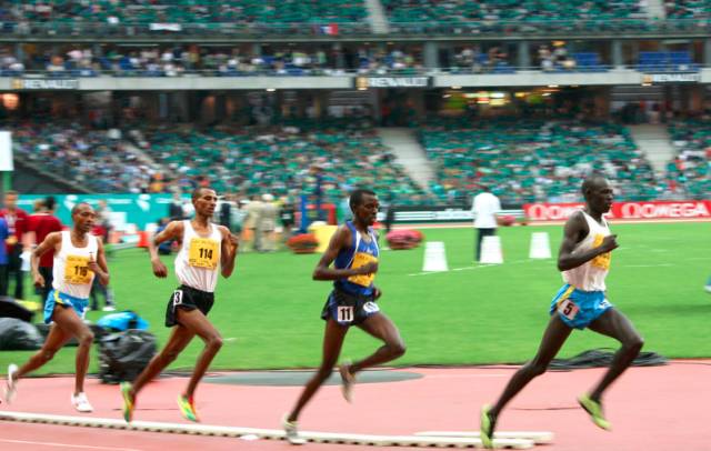 臀部肌肉萎缩会造成髋关节弹响,跑步时关节弹响是什么原因