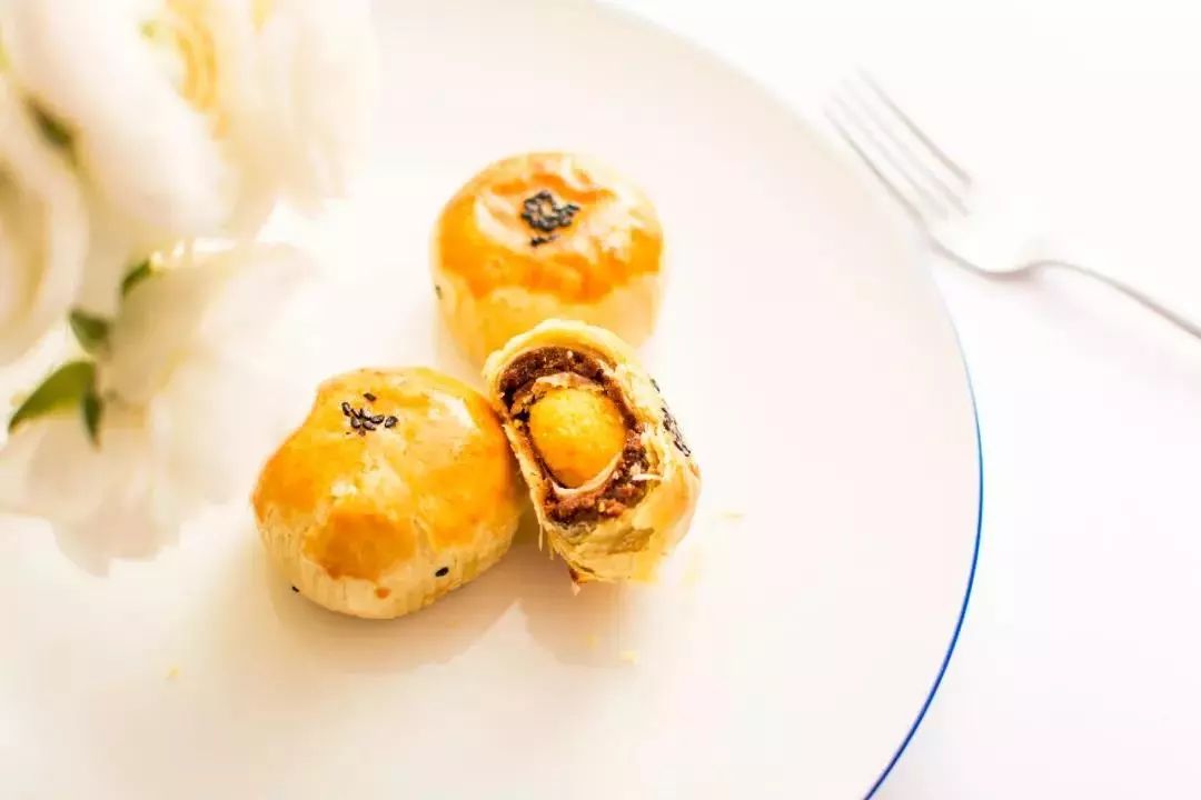 582位挑剔吃货盖章认证的一颗蛋黄酥,不红没天理,一上市便引爆了美食圈!