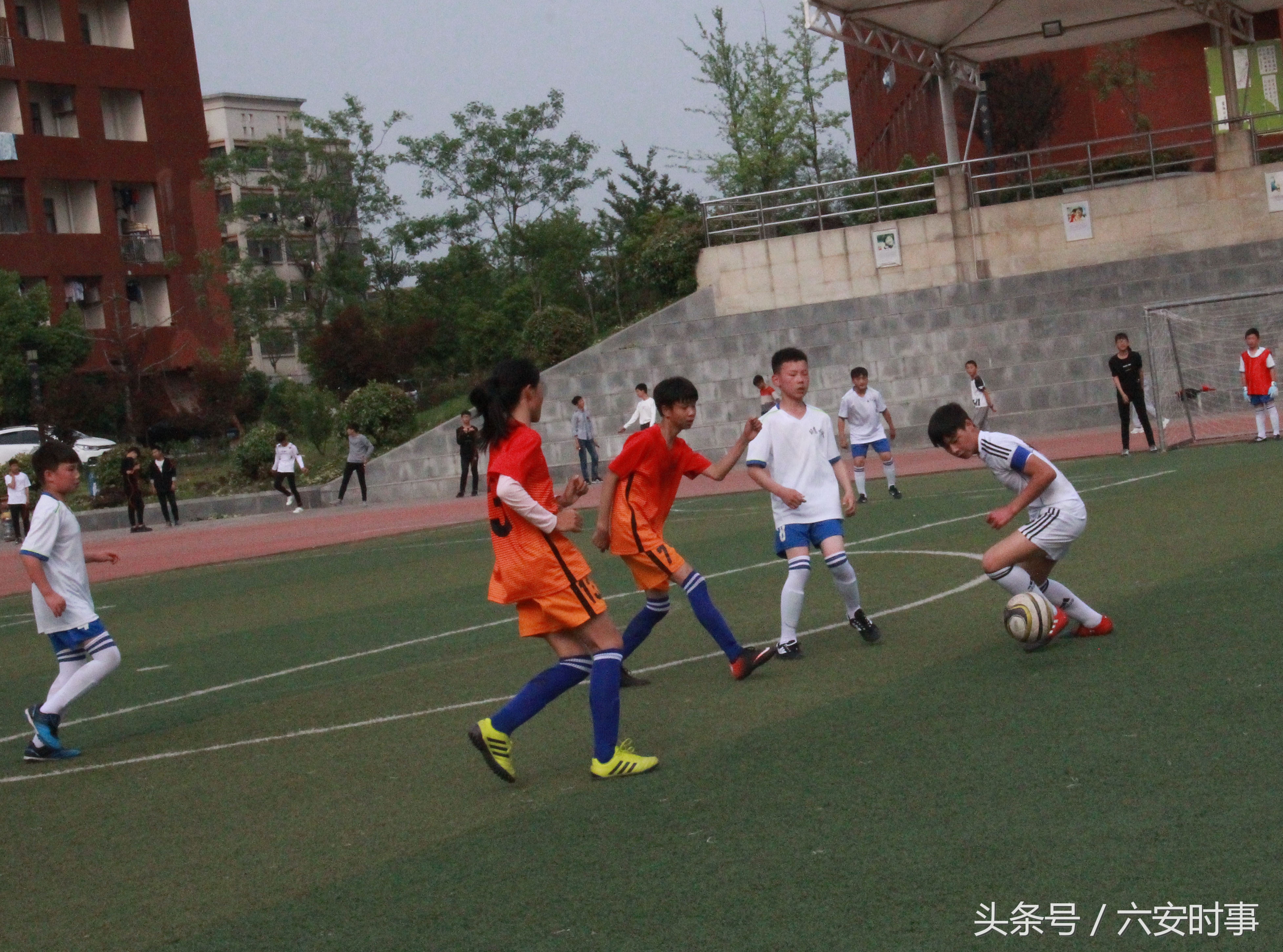 绿茵舞动青春,激情舞动青春