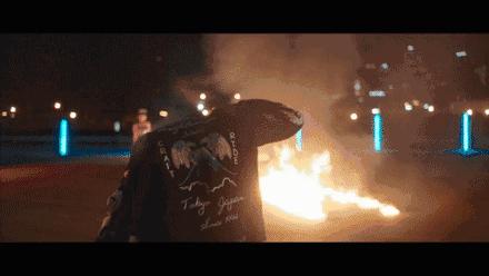 去年买的老爹鞋已被我藏到鞋柜底，取代它的居然是一双越野鞋