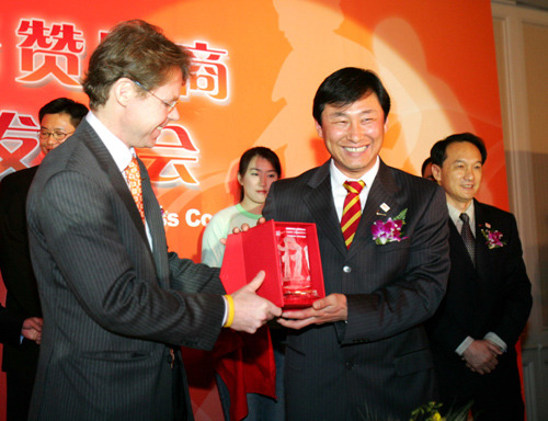 10年30亿,中超和耐克这份超长待机的赞助合同,大家怎么看?|懒熊圆桌会