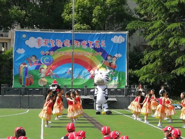 阳光下的成长艺术节,春天里歌唱活动