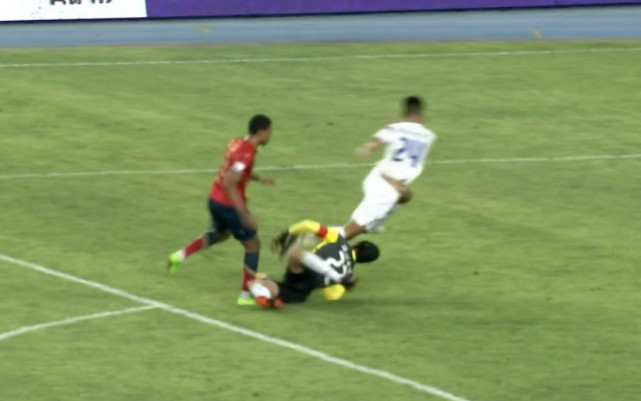 中甲足球奇葩事,中甲门将争议判罚