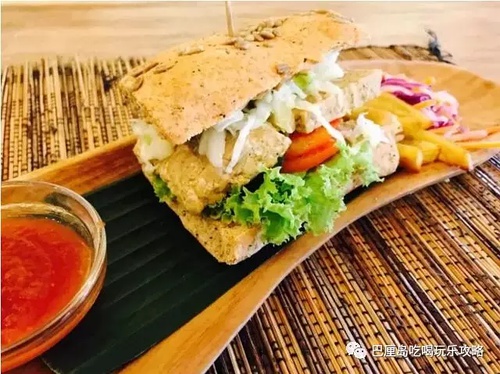 除了烤猪脏鸭餐，巴厘岛哪里还有其它美食？