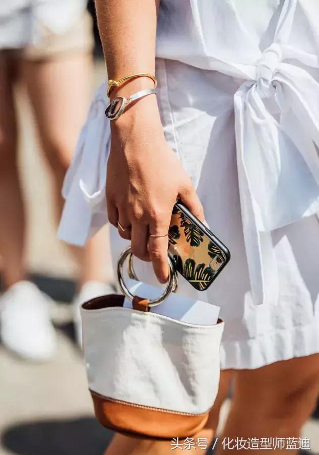 适合夏季的色彩穿搭,适合夏天的配色