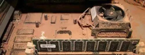 铅锤哥:网吧处理的二手电脑能买吗?网吧升级倒闭出售的电脑靠谱不?