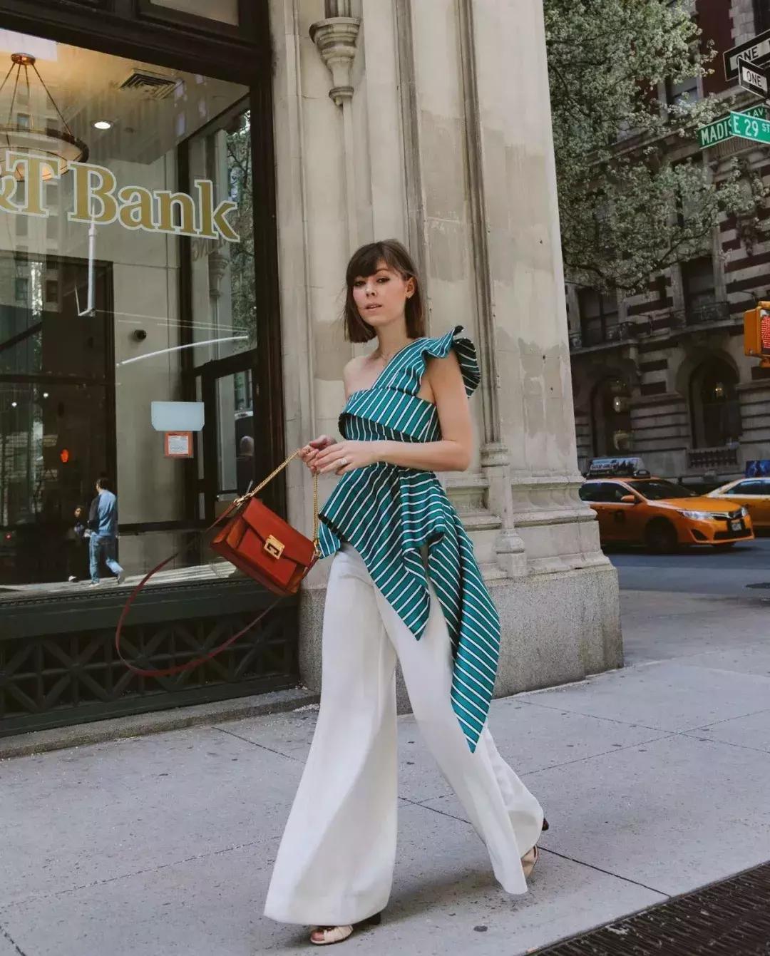 显瘦阔腿裤百搭秋季,最好穿的白色显瘦阔腿裤