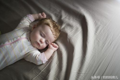 宝宝晚上哭闹的原因和解决方法,宝宝夜间哭闹的原因及解决方法