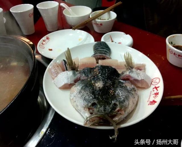 贵州吃的生猛美食,在贵州苗寨吃酸汤鱼