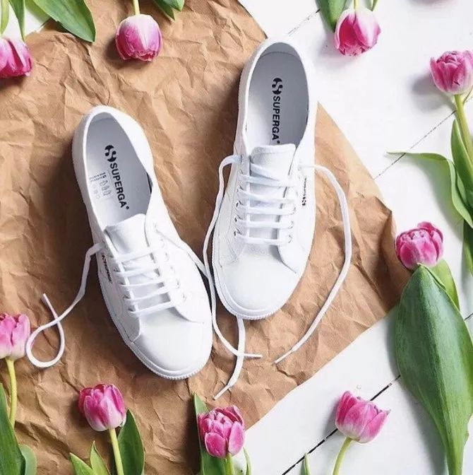 王菲同款鞋子300元,明星同款舒适耐穿小白鞋