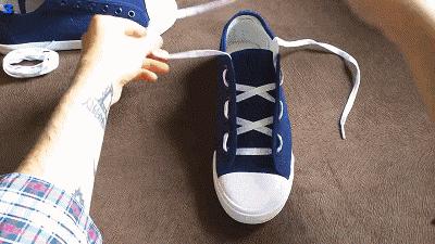 adidas贝壳头鞋带不打结系法,怎么鞋带不打结也不会松开篮球鞋