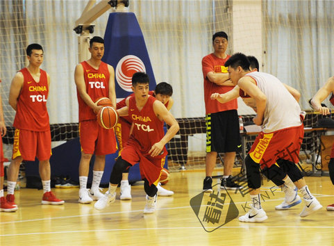 方硕男篮最近比赛视频完整版,方硕观赛中国男篮