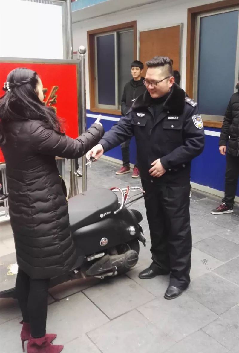 骑警高清图,骑警实拍