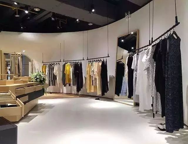 解读中国唯一可以向商场谈条件女装企业