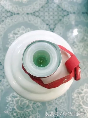 茅台酒刚开倒不出酒了怎么回事,茅台酒喝到一半倒不出怎么回事