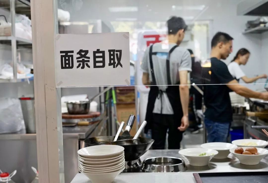 南京有一家古怪的面馆,南京最有名的肉丝面