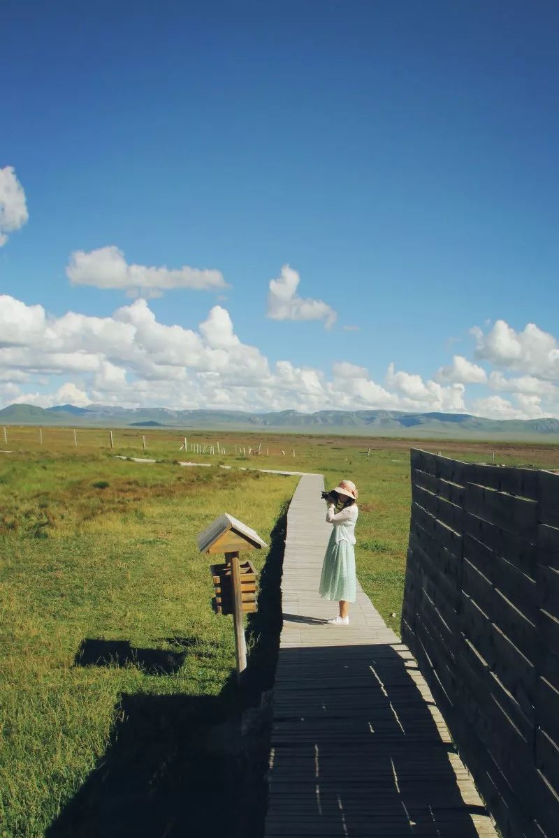 连绵的群山、广袤的草原、蜿蜒的河流……它就是独一无二的若尔盖