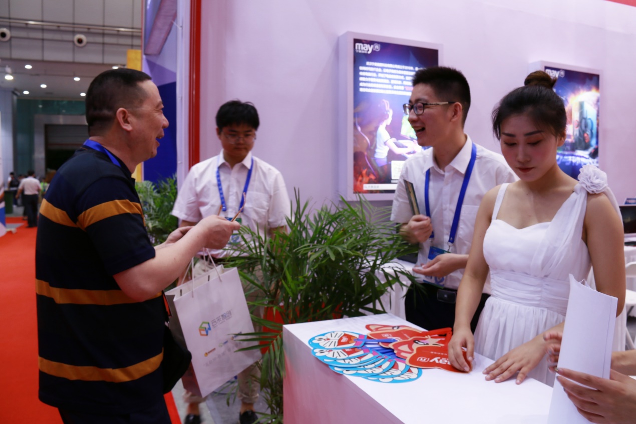 惊了！居然能在2018武汉电博会看到这台宁美国度电脑