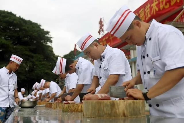 大锅菜怎么做才有农村的味道,大锅菜做起来味道真棒