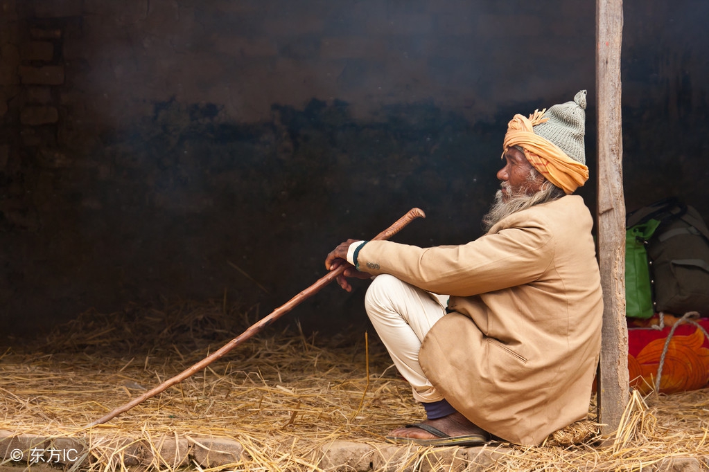男子梦中给了老头一个窝头却得到救死扶伤的本领老人说这是善缘