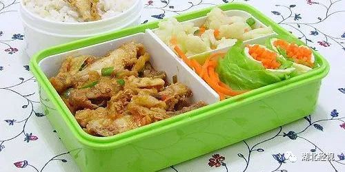 武汉八旬老夫妻为节约吃了隔夜饭，结果双双中风！吃剩菜这些事一定要注意！