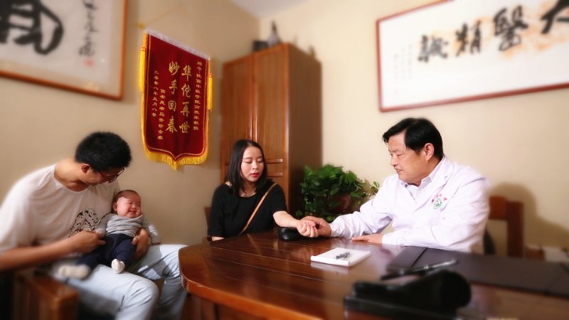 孕期腹胀便秘拉肚子吃什么,孕期腹泻中医治疗