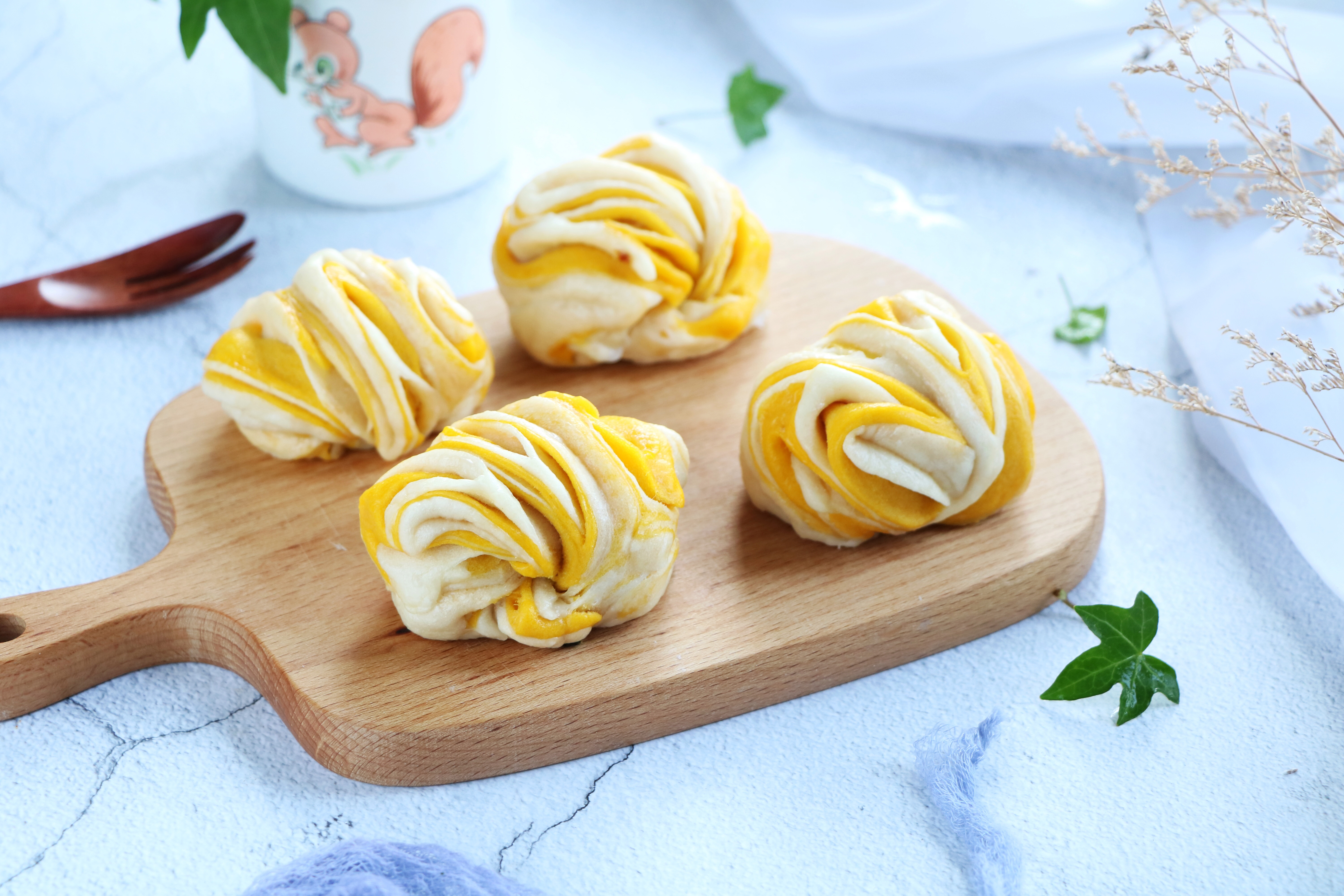 酵母馒头怎么做又软又素,媳妇做的超大馒头