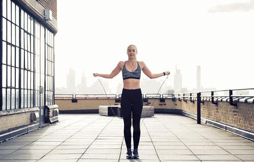 有绳的跳绳怎么跳,一根绳子跳绳的正确方法