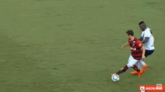 巴甲射门被队友抢,巴甲圣保罗绝杀