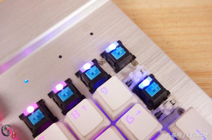 樱桃rgb轴和普通轴有什么区别,樱桃rgb红轴手感好不好