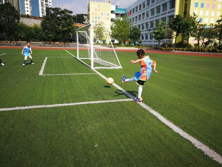 校园足球联赛活动报道,小学举行校园足球联赛报道