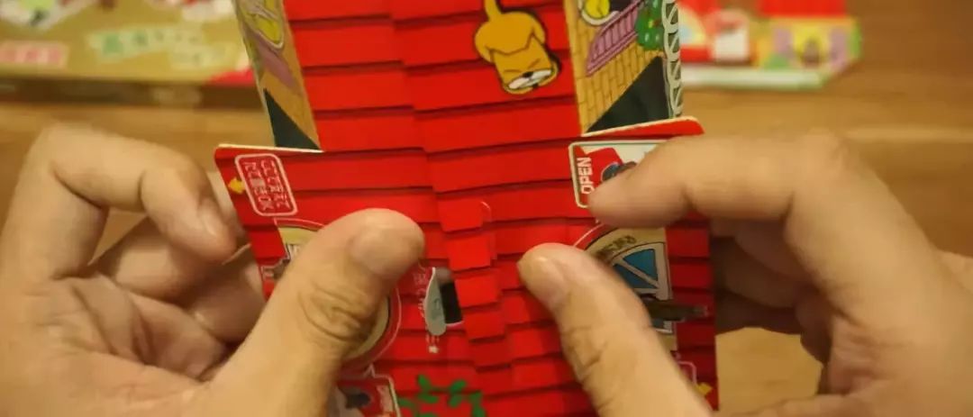 我竟然给蟑螂买了一套房子并请它喝了一罐哈尔滨？