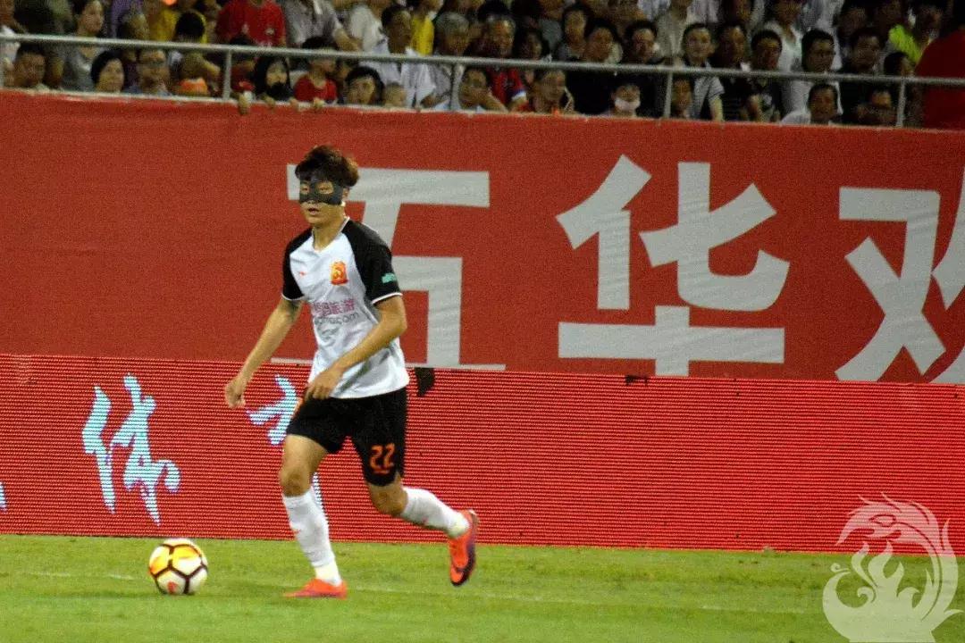 为爱前行｜足球之乡演绎精彩对决，武汉卓尔队客场0:0梅州客家队