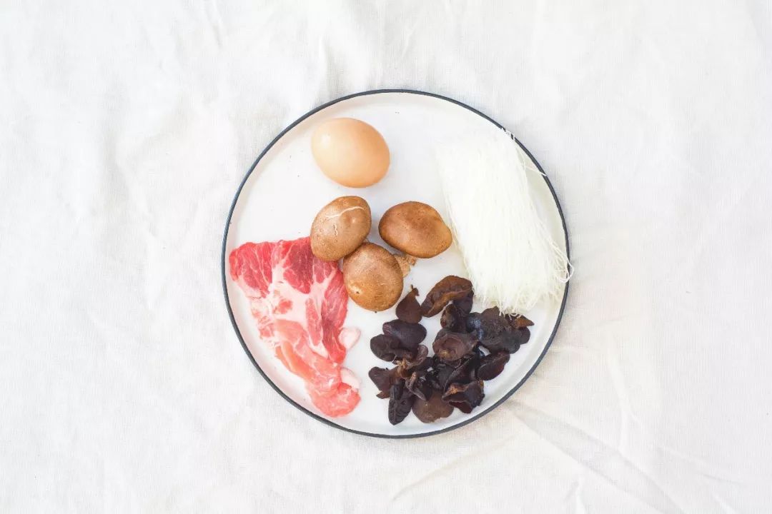 不用一分钱吃大餐,不用付钱就能吃鱼子酱