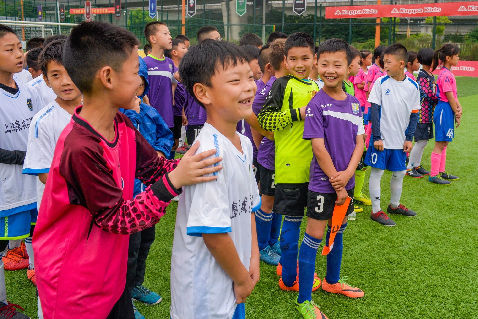 中国足球小将勇夺世冠杯开门红,中国足球小将欧洲夺冠之路