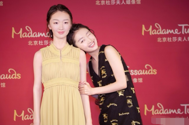 李宇春蜡像首展亮相,蜡像丑的女星