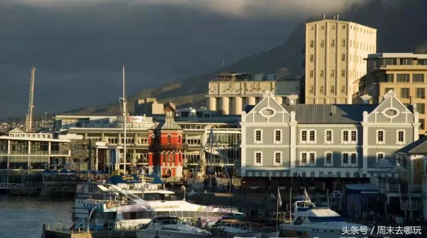 去了夏威夷才知道女人不用穿bra,去了斐济才知道,男人不爱穿裤子