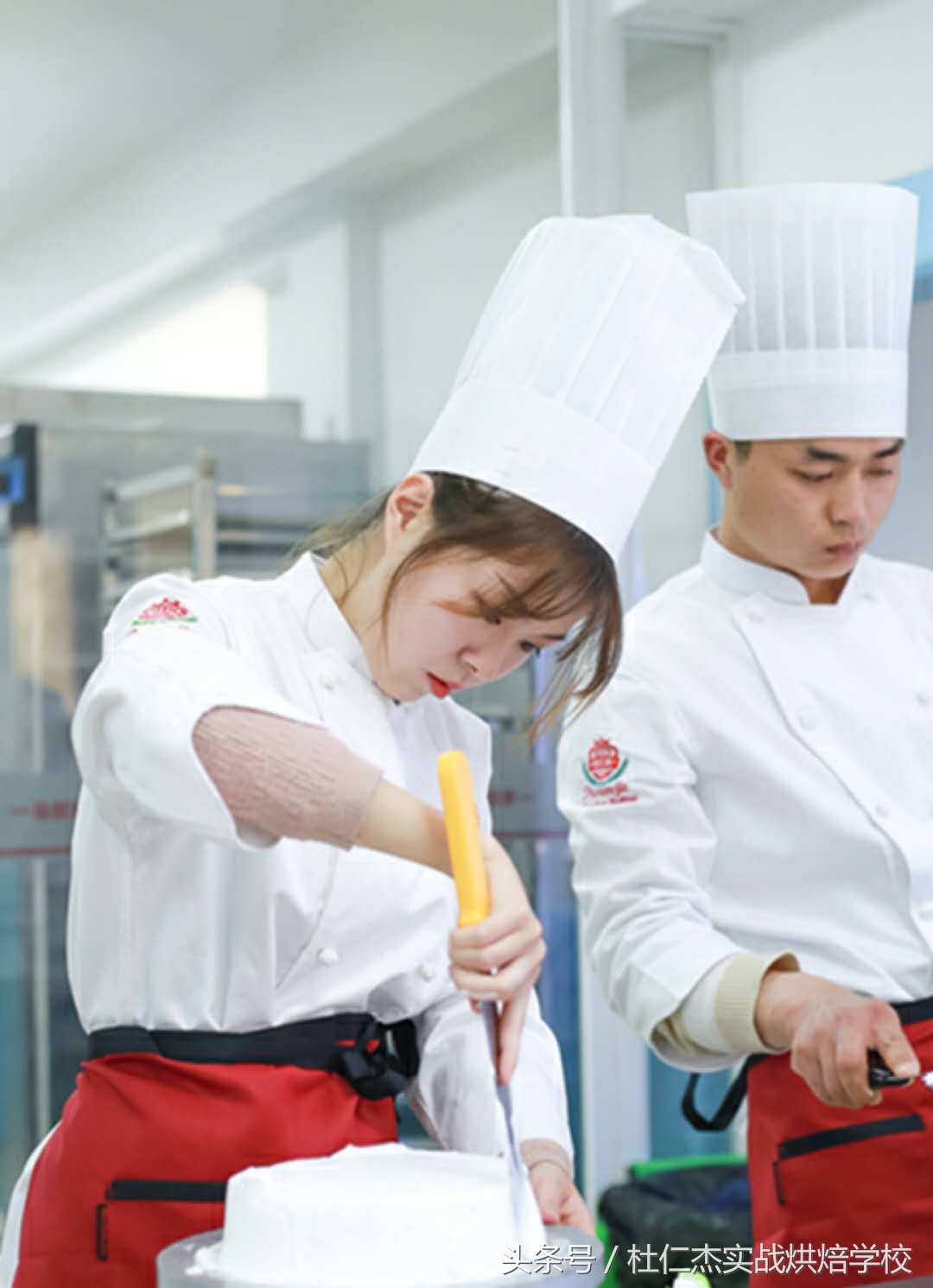 西点烘焙师工资一般多少钱,中级西点师一般月薪多少钱