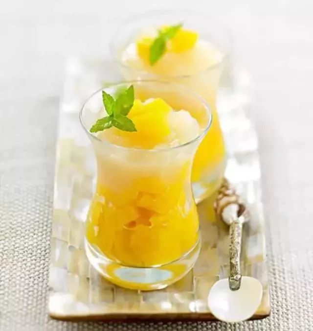 吃菠萝为什么要泡盐水,菠萝用盐水泡什么意思