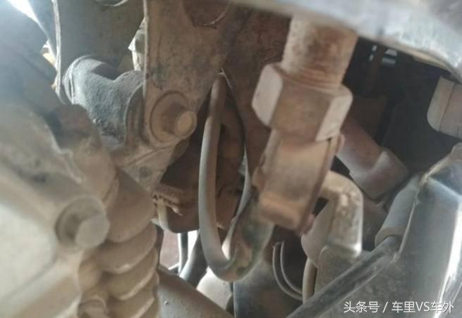 摩托车摔倒漏油还能骑吗,摩托车低速摔车了对车有什么影响