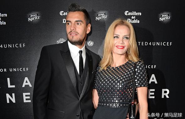 被做了?曝阿根廷功臣并非因伤退出!妻子:某些人希望赶他走!