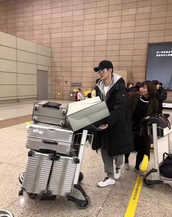 自带服装进组的明星,自带道具进组拍戏的女明星