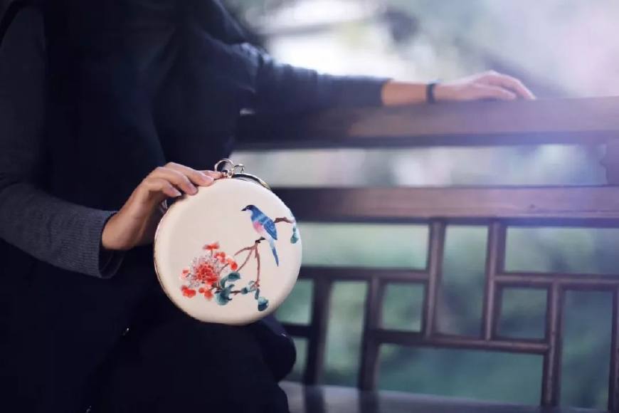 穿红色旗袍配什么包包最合适,自己制作旗袍搭配的包包