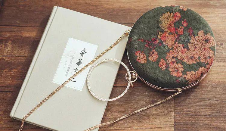 穿红色旗袍配什么包包最合适,自己制作旗袍搭配的包包