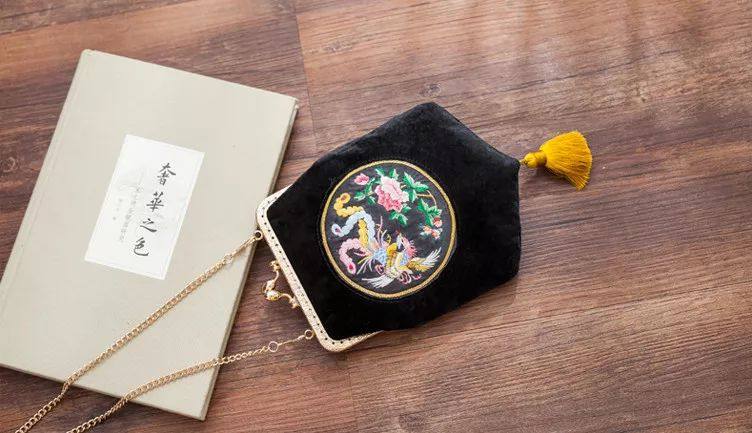 穿红色旗袍配什么包包最合适,自己制作旗袍搭配的包包