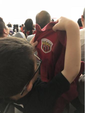 去现场看球赛带啥,去现场看球是什么感觉